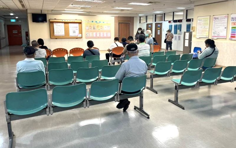 《圖說》連續假期急救責任醫院門診服務資料照。〈衛生局提供〉