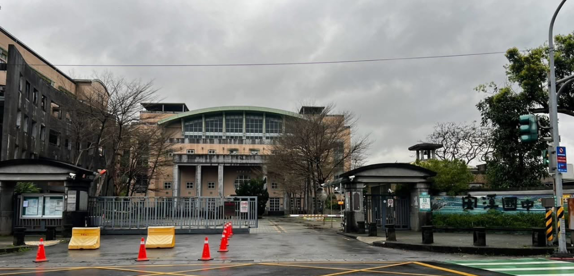 三峽安溪國中日前驚爆疑似校園霸凌事件，該班班導遭家長怒控消極處理。（記者徐煜勝攝）