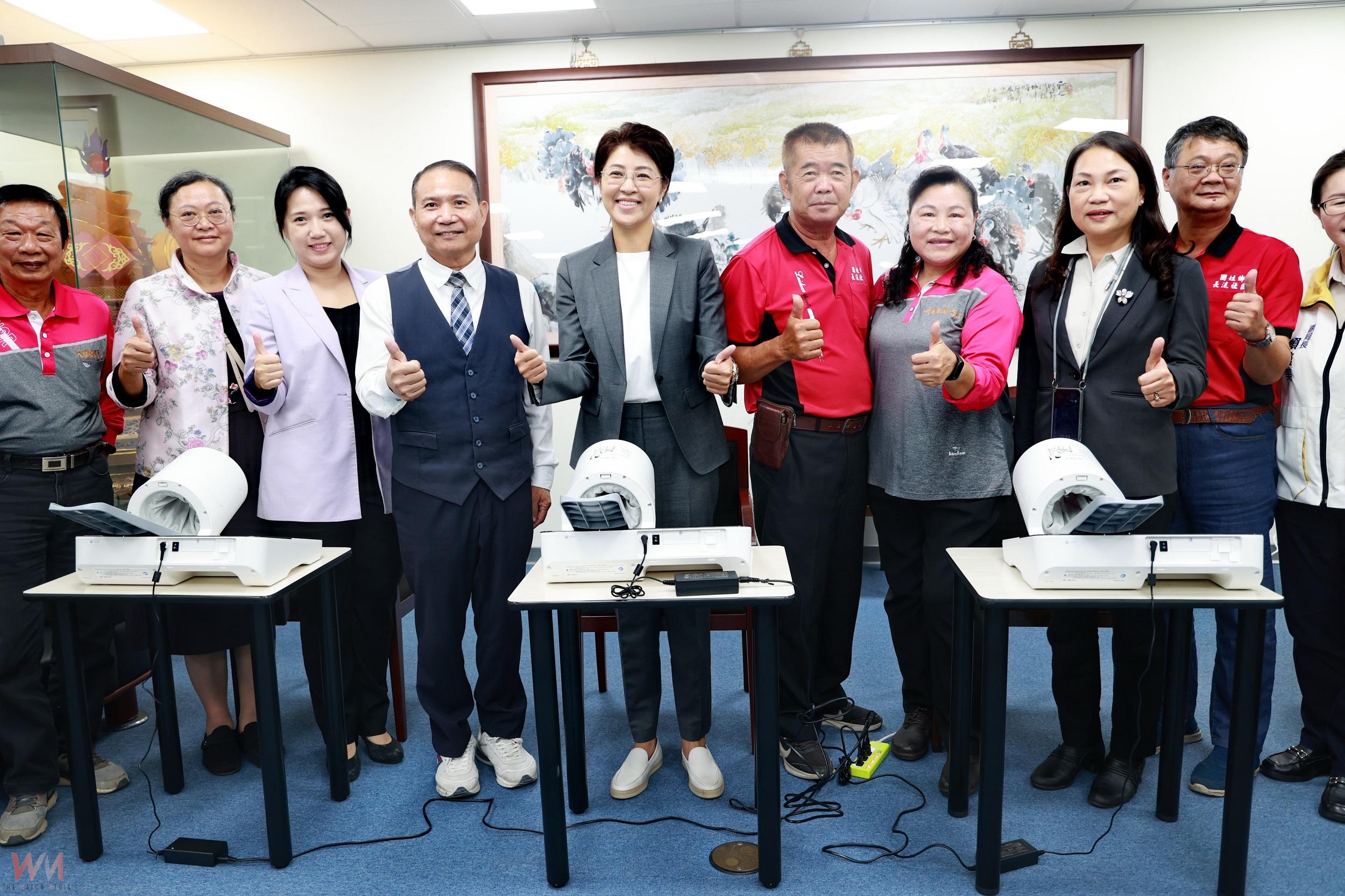 維瓦第捐贈血壓計 許淑華縣長頒感謝狀 - https://www.watchmedia01.com