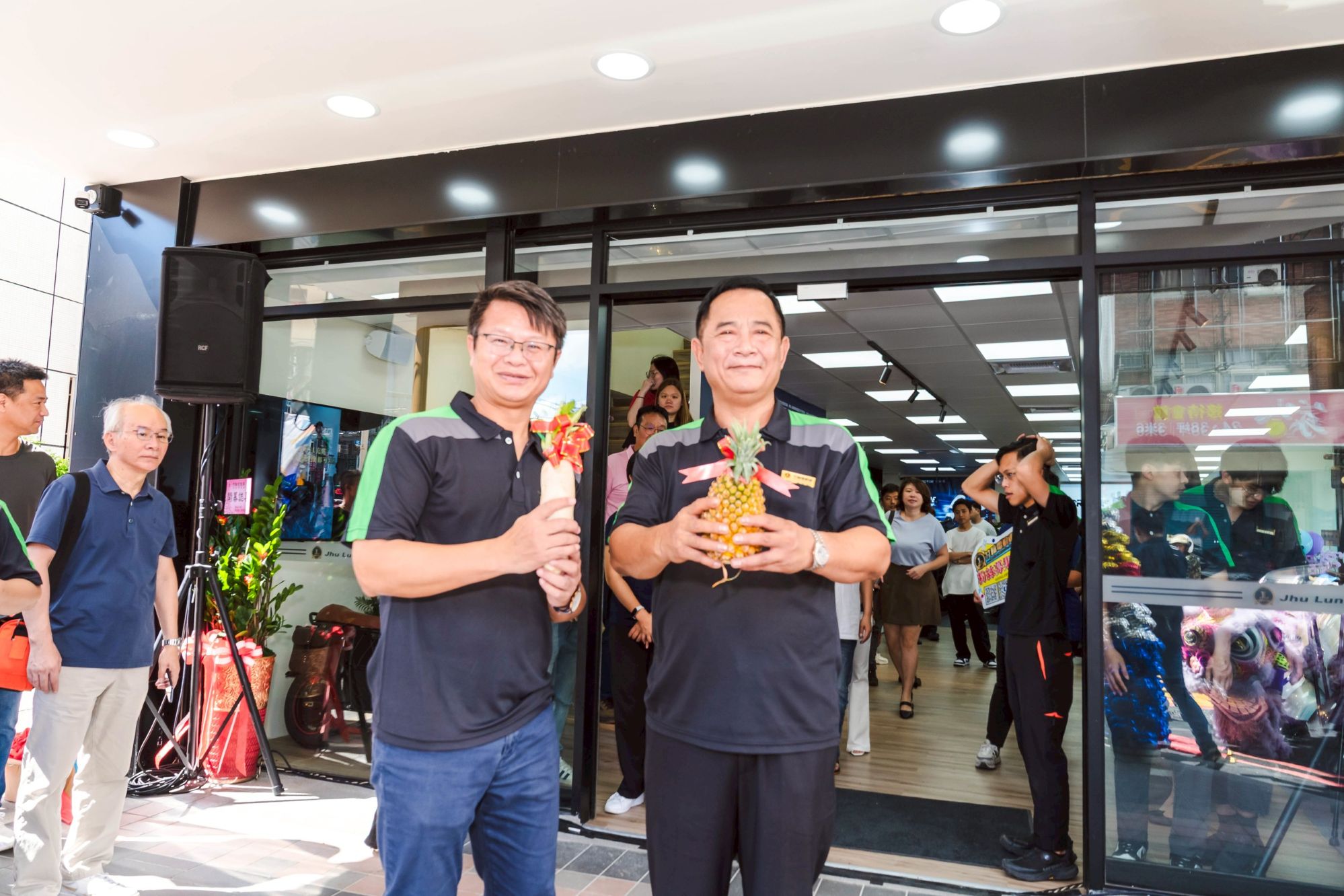 圖▲竹輪智能移動股份有限公司總經理 鍾志明(左)與竹輪電動車股份有限公司創辦人 劉順豪(右)。(圖/業者提供)