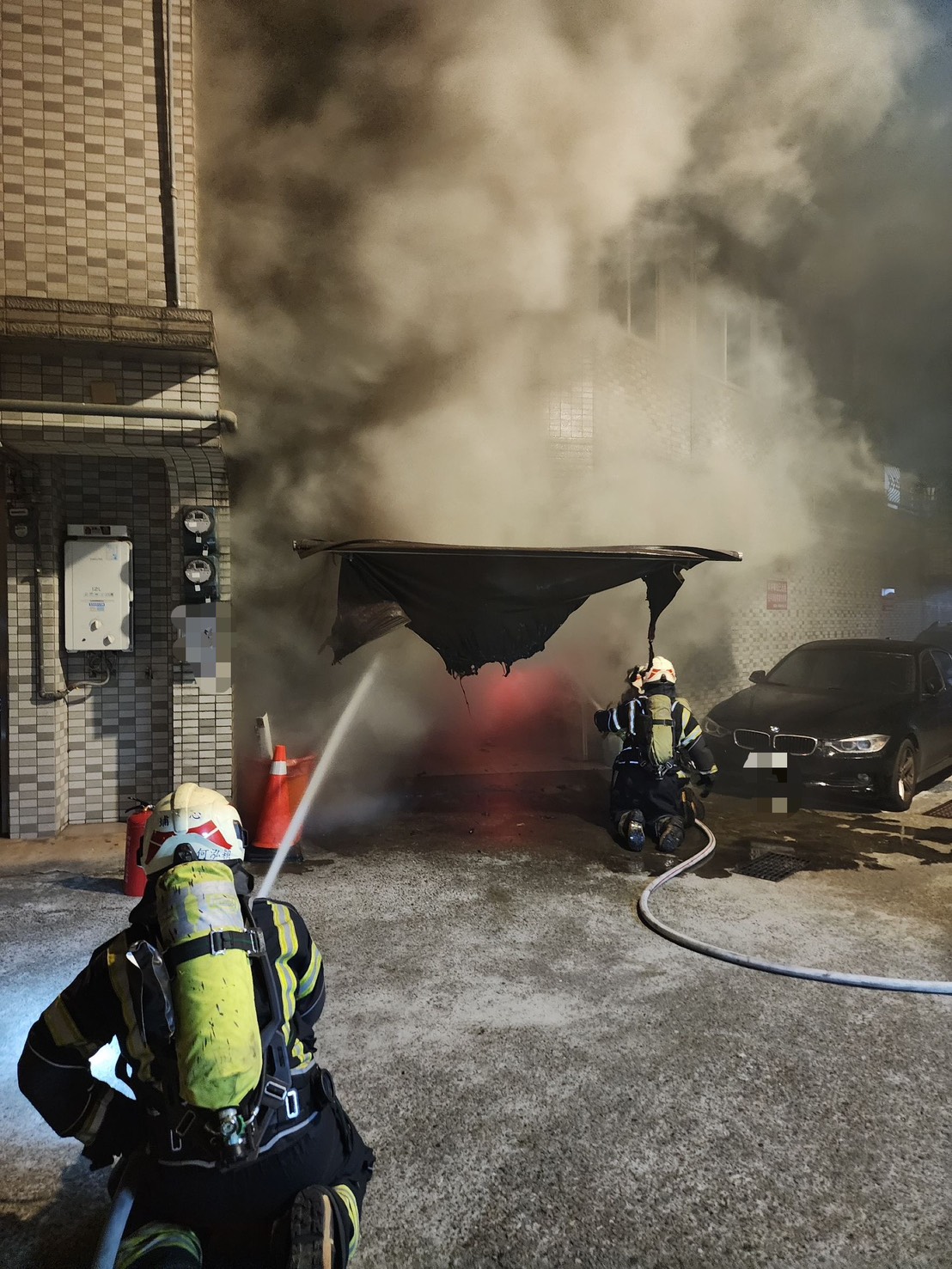 楊梅民宅深夜惡火7人受困 1女急跳花圃驚險逃生 S 71843887