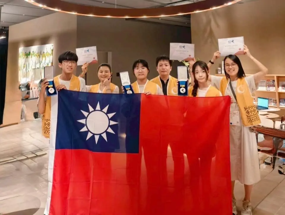 基隆商工的學生憑藉跨領域專業合作與創新精神,在競爭激烈的比賽中脫穎而出連續多年獲獎,證明技職教育的實力與價值。