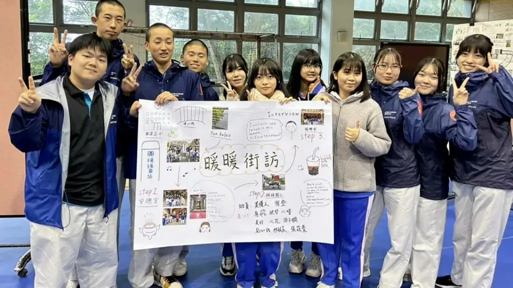 基隆暖暖高中與姊妹校日本福井縣若狹高校交流,圖為最後的兩國學生發表成果報告與展示。