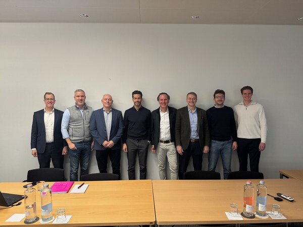 交易於瑞士巴爾完成，出席者包括：Jonas Oggier, Fabian Kröher, Manfred Menzi-Weder, Fabio Fagagnini, Luigi Bivi, Marco Novoselac, Moritz Kornherr, Nick Hartmann