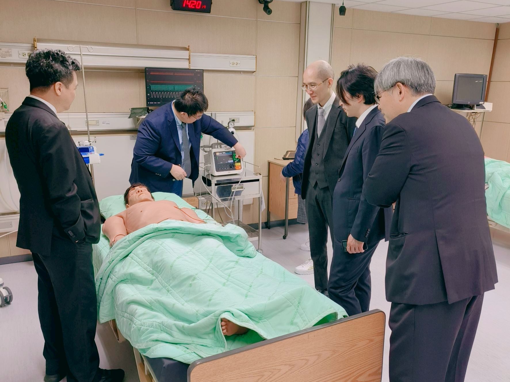 04-01 富山大學參訪中山醫大醫學模擬教學暨臨床技能訓練中心深入了解台灣醫學教育在 - 報新聞 Mega News