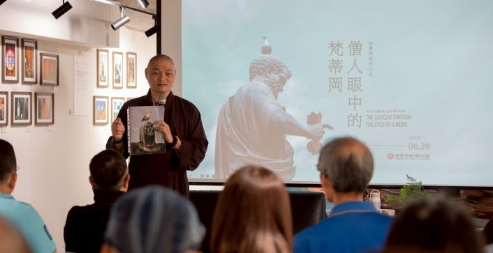 《圖說》聞虛法師從按下快門的感動談起。〈宗博館提供〉