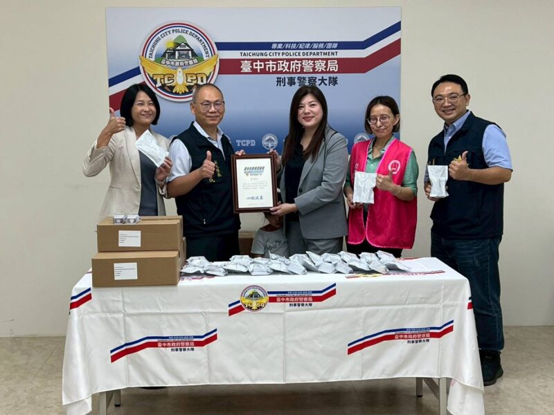 圖文:中市警9天查獲108件 快篩照亮毒駕黑數 民間捐500劑試劑力挺執法。