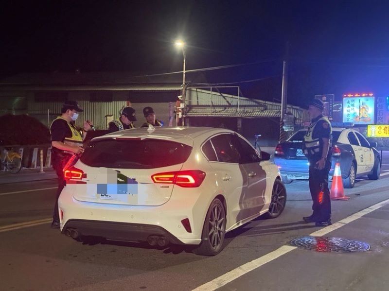 《圖說》中和警方強調,為還境於民,將持續不定期聯合執法,防制改裝車及危險駕車行為。〈中和分局提供〉